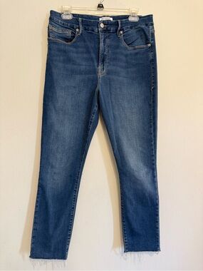 Good American Good Waist Crop Jeans 12/31 ACTUAL 26" Medium Wash Raw Edge
